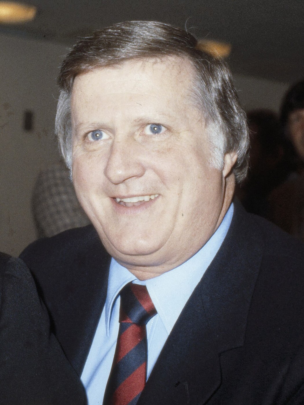Steinbrenner's Group Buys the Yankees From CBS