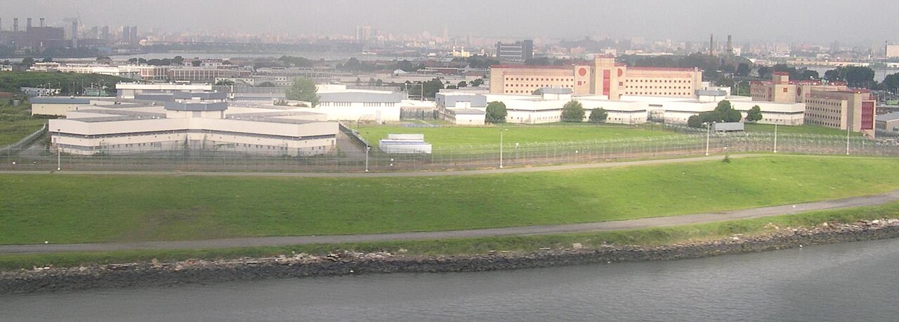 The Inmates Who Ran Into the Wreckage on Rikers Island