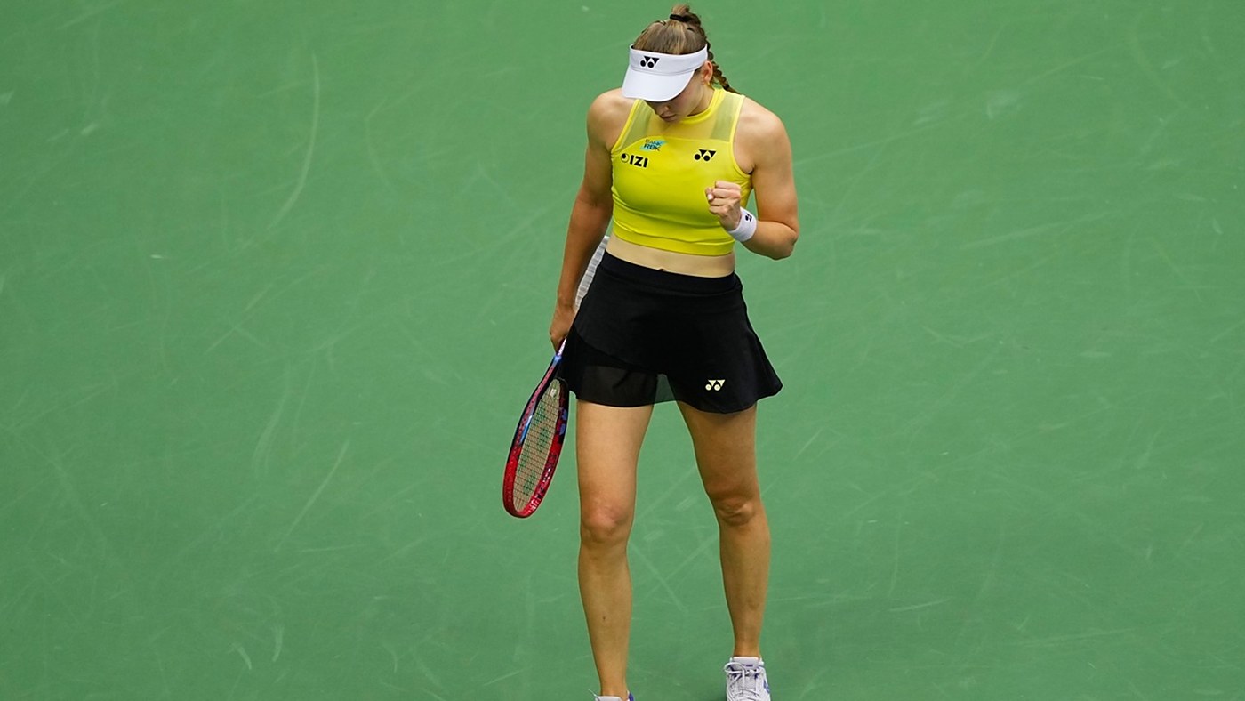 Rybakina takes Sabalenka's crown in Queens